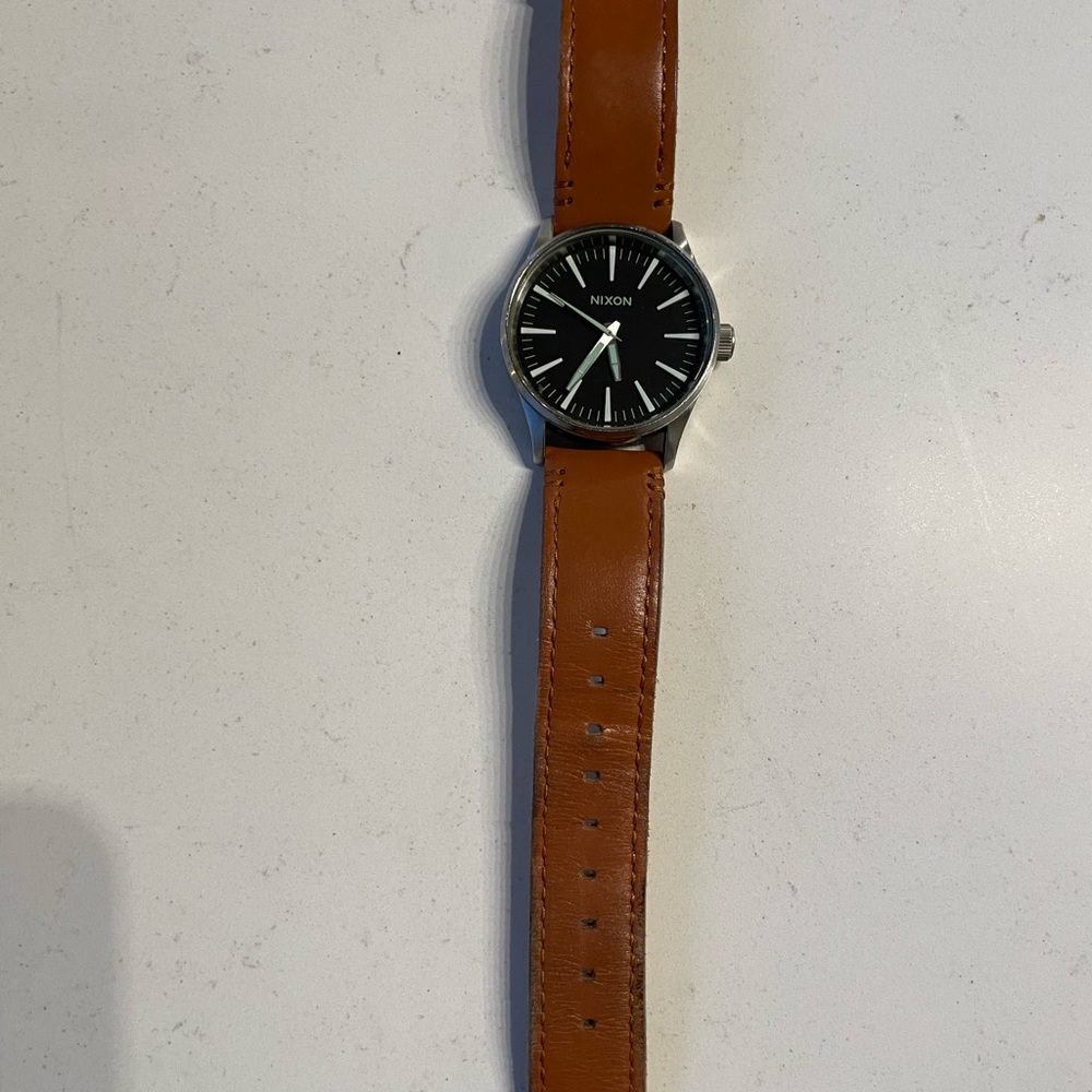 Nixon SENTRY 38mm -  Brown Leather Strap - mint condition!